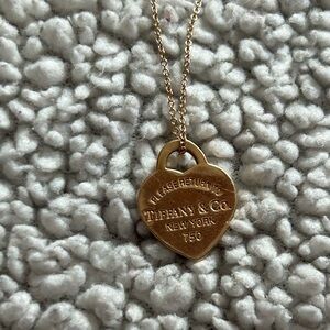 Please return to Tiffany’s rose gold necklace